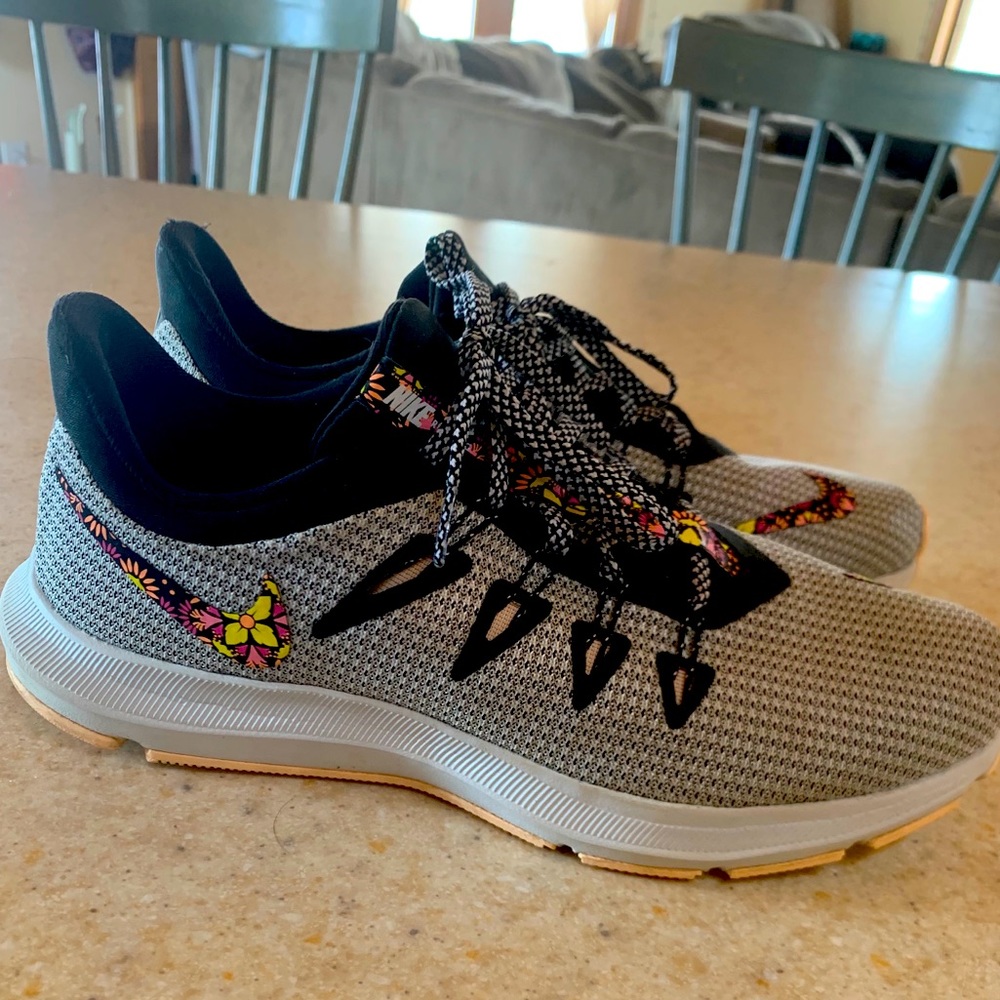 Women’s Nike Floral shoe